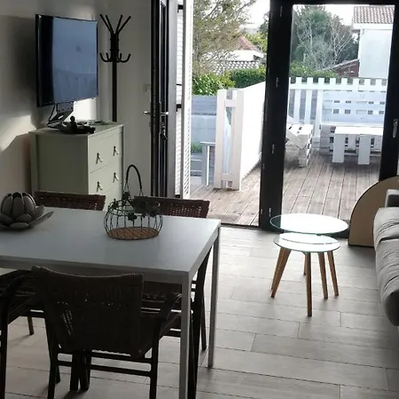 Joli T2 Dans Petite Avec Vue Port Apartman *