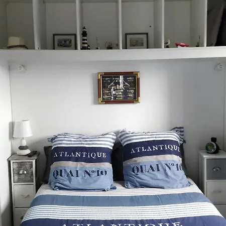 Joli T2 Dans Petite Avec Vue Port *