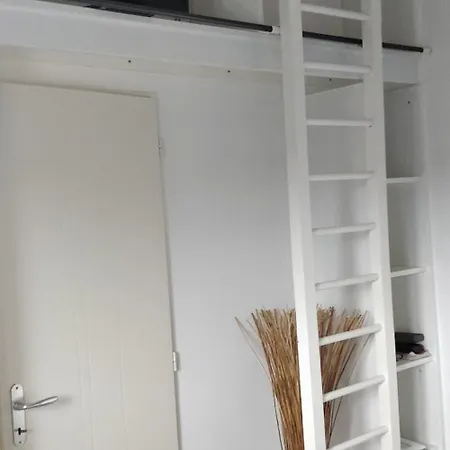 Joli T2 Dans Petite Avec Vue Port