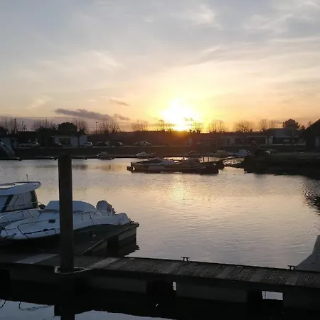 Daire Joli T2 Dans Petite Avec Vue Port *