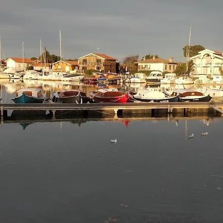 Joli T2 Dans Petite Avec Vue Port * La Teste-de-Buch